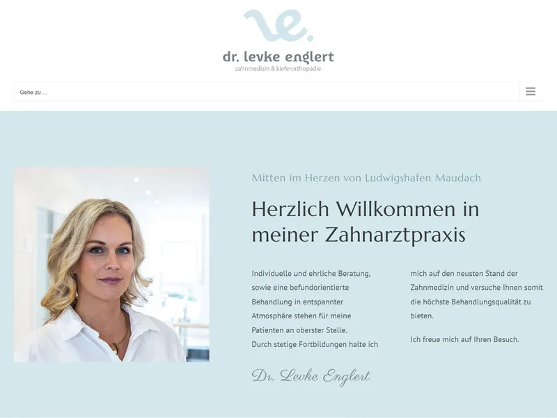 Bildschirmfoto der Website von Dr. Englert: Startseite mit Logo der Praxis, Porträt der Zahnärztin und Begrüßungstext
