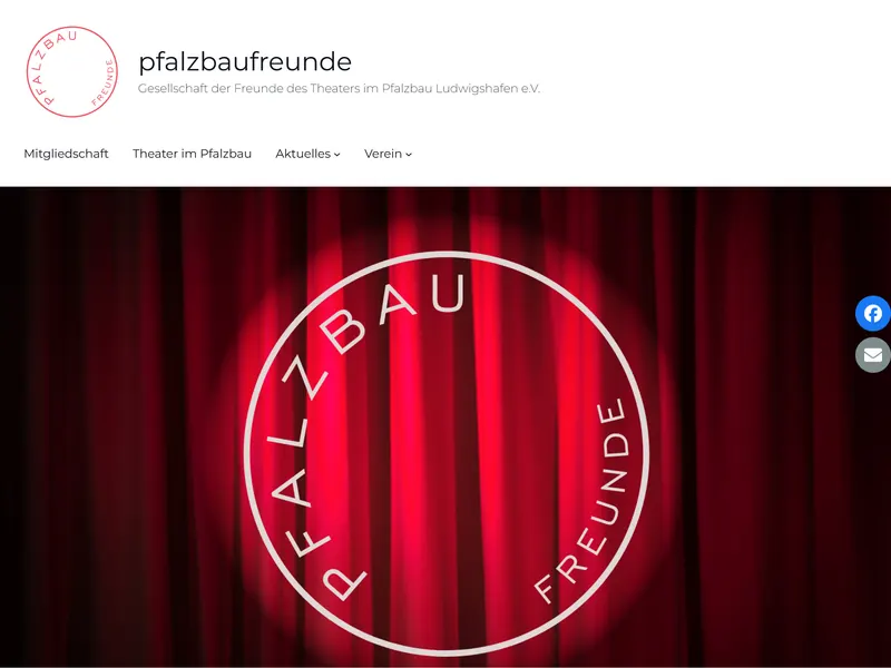 Bildschirmfoto der Website der Pfalzbaufreunde: Startseite mit Vereinslogo vor einem roten Theatervorhang